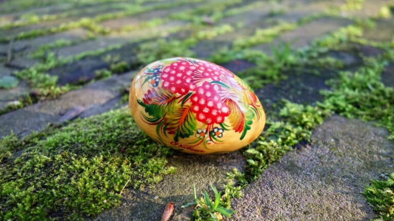 8 пасхальных игр с яйцами