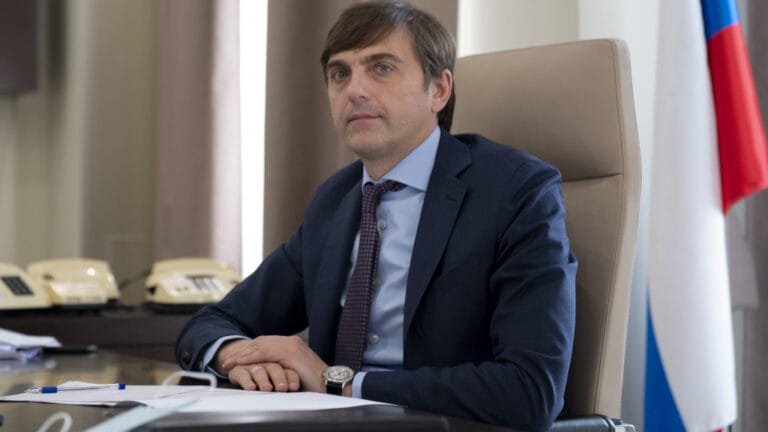 Сергей Кравцов сохранил министерский портфель, но сменил стратегию