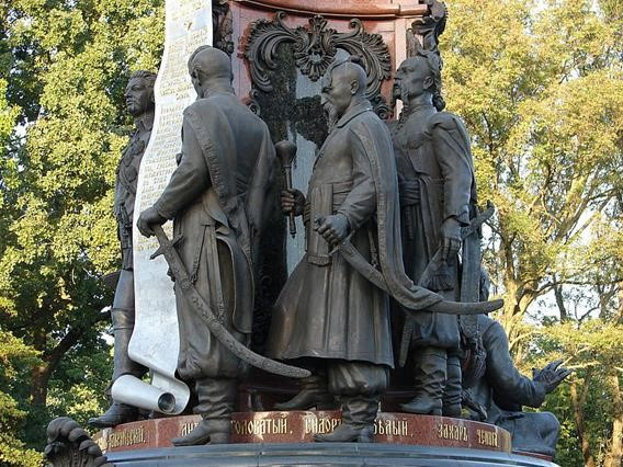 Фрагмент памятника Екатерине 2