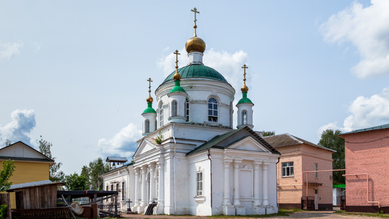 Церковь трех Святителей