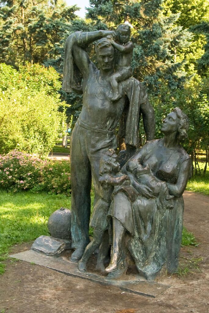 Композиция "Семья", ВДНХ, г. Москва.