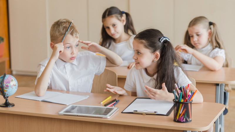 Ученики на перемене в классе