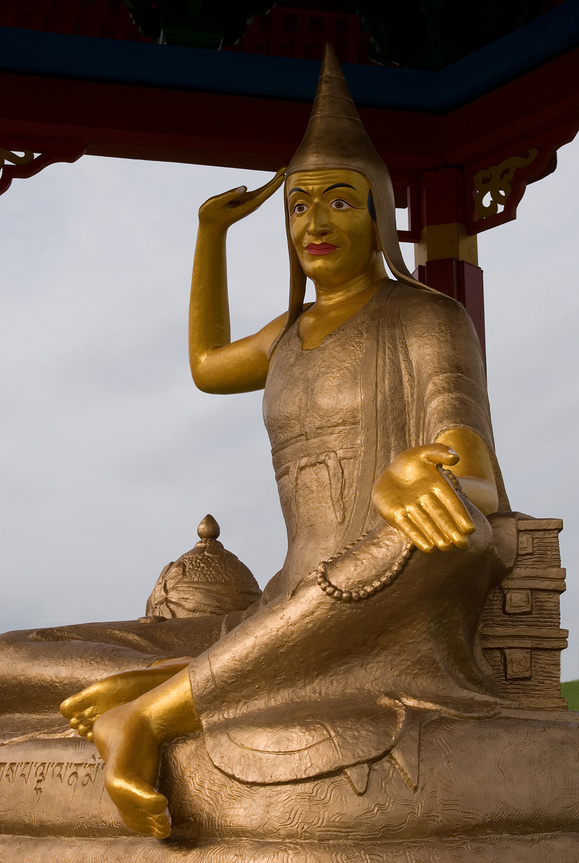 Элиста. Калмыкия. Буддийский комплекс «Золотая обитель Будды Шакьямуни». Великий учитель Ачарья Арьядева.