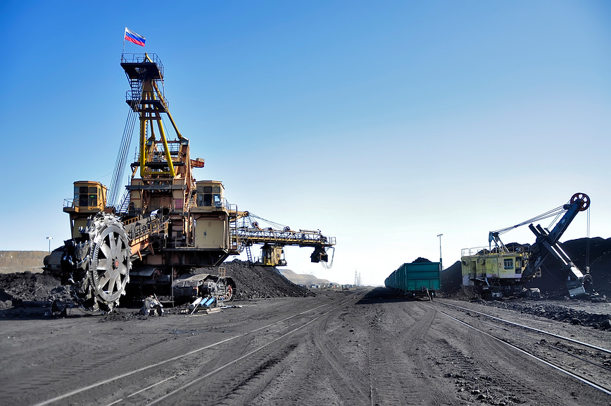 Погрузка угля в Уртуйском угольном разрезе, Забайкальский край