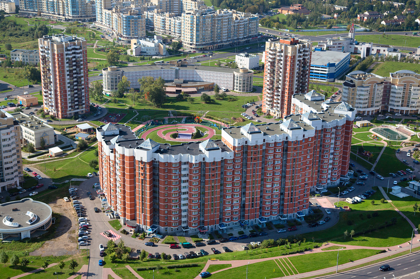 жилой комплекс в районе Куркино (Москва), снятый с высоты.