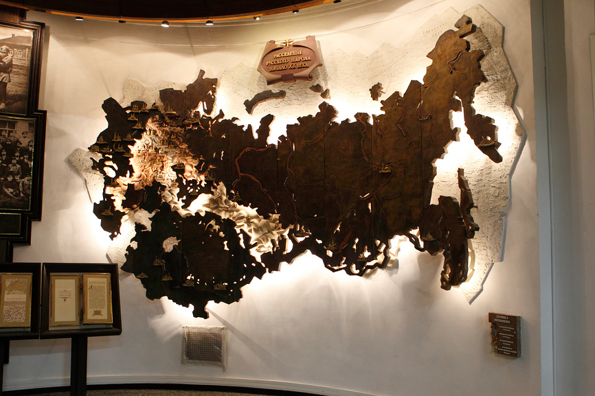 Санкт-Петербург. Этнографический музей, карта расселения Русского народа