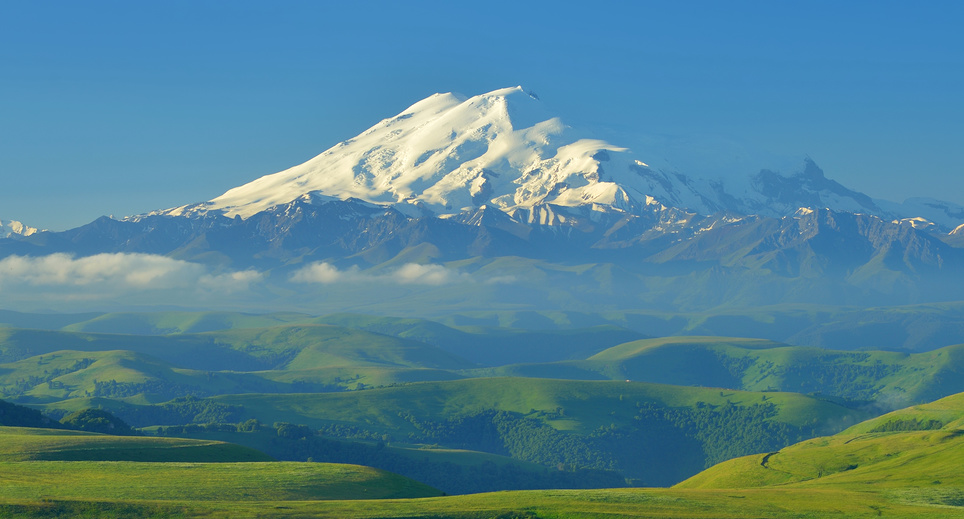 Гора со снежной вершиной