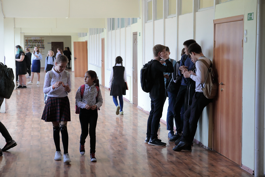 Балашиха, дети на перемене, школа № 24.