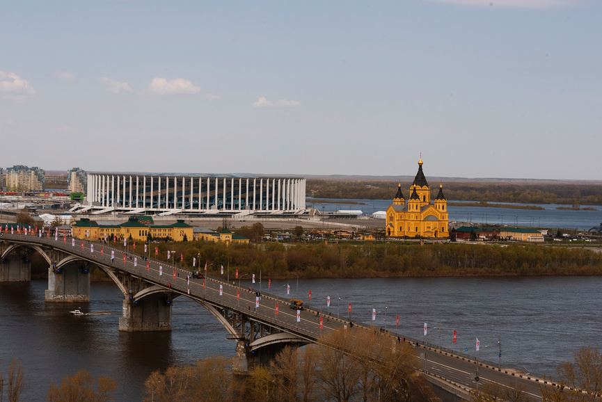 Величественный Александро-Невский собор возвышается в Нижнем Новгороде на месте слияния Волги и Оки