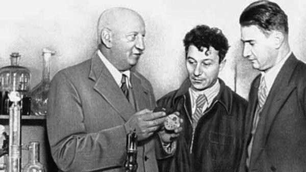 Игорь Курчатов, Абрам Алиханов и Абрам Иоффе