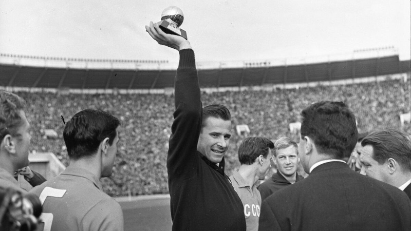 Лев Яшин с Золотым мячом