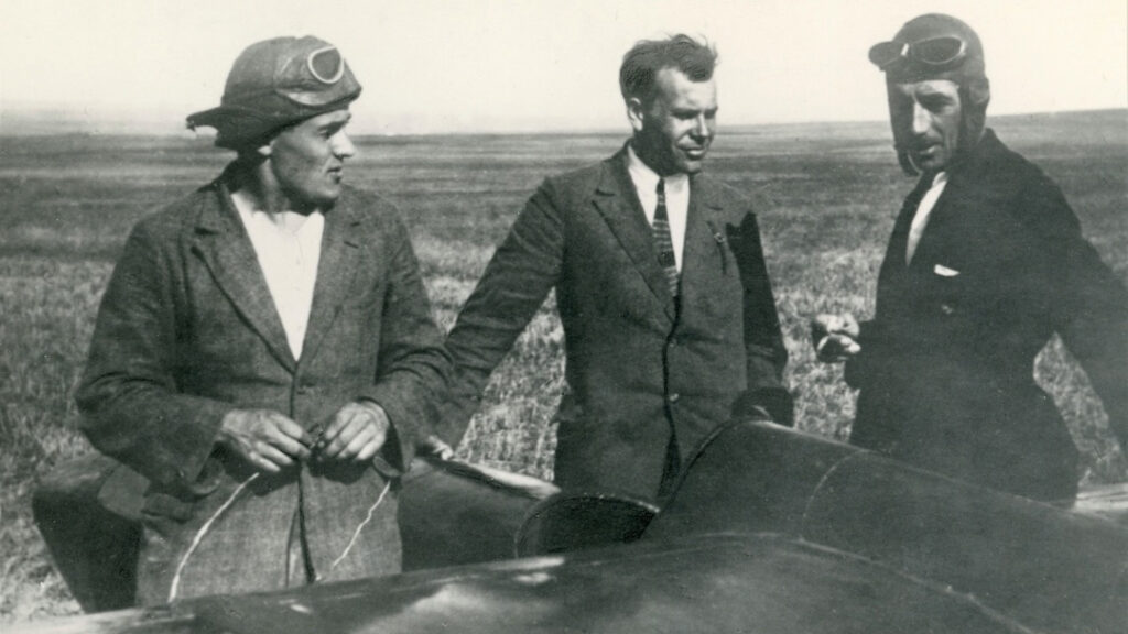 у планера «Коктебель», 1930 г.