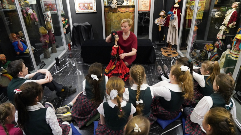 Представление в театре