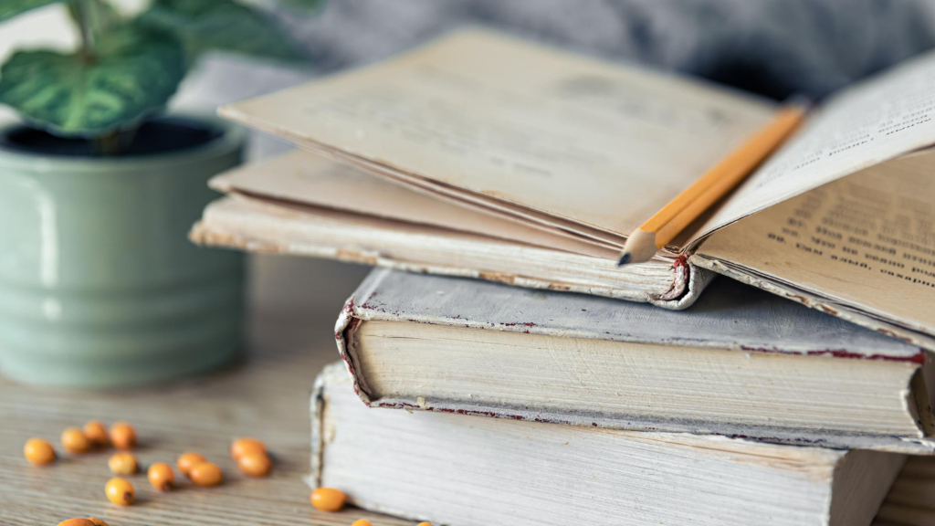 Тихое чтение, важные мысли: 5 книг, которые можно почитать в Великий пост