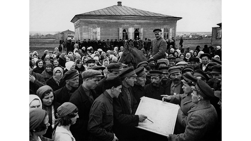 Организация колхоза на родине писателя М. А. Шолохова