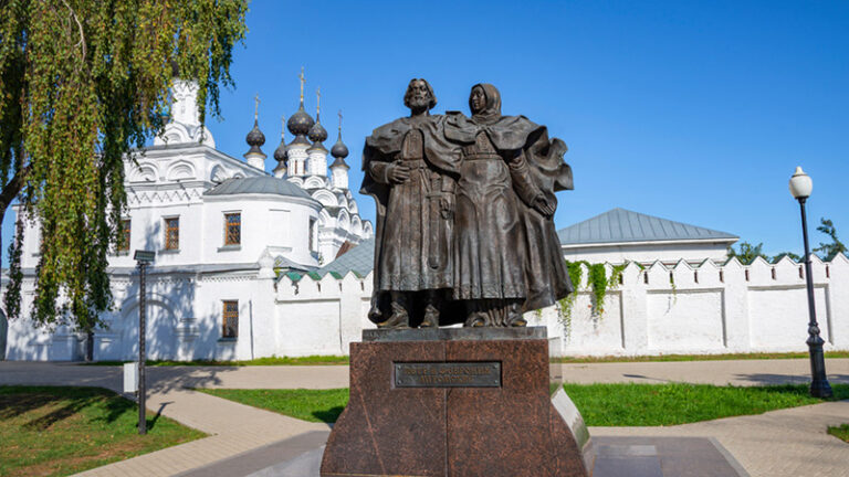 День семьи, любви и верности: что рассказать о нем детям
