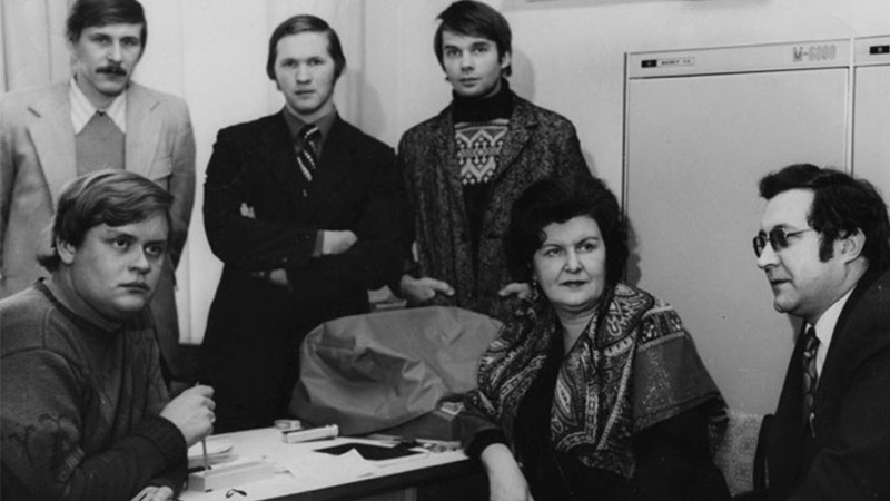В лаборатории с учениками, 1970-е годы
