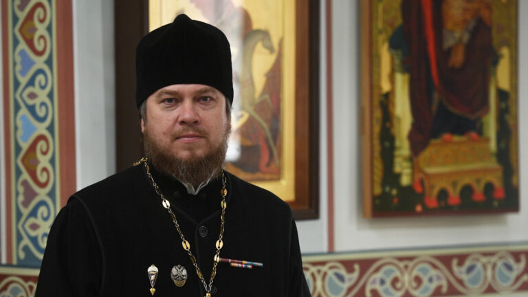 Михаил Васильев: как священник стал «батюшкой ВДВ» и Героем России